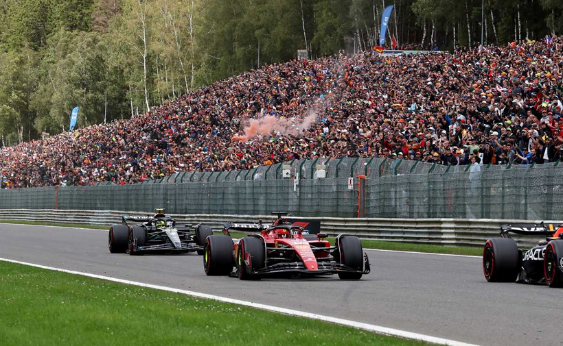 Max Verstappen domină la Spa! Red Bull obține a 13-a victorie consecutivă. 25 Max Verstappen domină la Spa! Red Bull obține a 13-a victorie consecutivă.