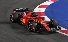 Carlos Sainz cucerește Singapore, iar Red Bull s-a prăbușit!