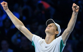 Succes istoric al lui Jannik Sinner la Turneul Campionilor în fața lui Djokovic