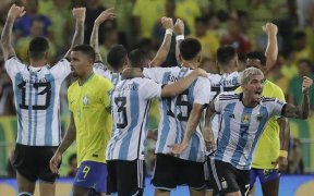 Otamendi Aduce Argentina în Frunte, Învingând o Formație a Braziliei Plină de Tensiuni