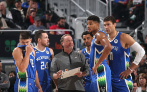 Victorie Strălucitoare: Milwaukee Bucks învinge Washington Wizards cu un Trio de +30 de Puncte Fiecare