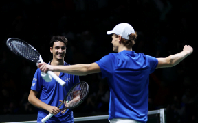 Italia Revine în Finala Cupei Davis După 25 de Ani - Sinner Îl Învinge pe Djokovic într-un Duel Epic!