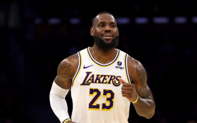 Dezbatere pe Performanța Sustenabilă a lui LeBron James: Unire sau Dezacord în Echipa TNT Sports