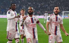 Olympique Lyon în Derivă: Pierre Sage Preia Frâiele, dar Echipa Rămâne în Seria Înfrângerilor