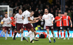 Manchester City Revine în Forță: Bernardo Silva și Jack Grealish Aduc Victoria, 2-1 împotriva lui Luton Town