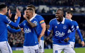 Everton Domină cu 3 Goluri Înscrise: McNeil, Doucoure și Beto Îngroapă Speranțele lui Newcastle