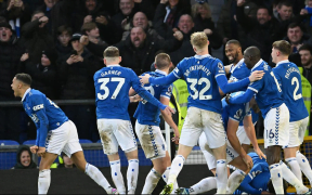 Everton Produce Spectaculoasa Revenire: Chelsea Înfrântă de Doucoure și Dobbin într-un Meci Uimitor