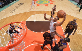 San Antonio Spurs Înving Los Angeles Lakers și Pun Capăt Seriei de Înfrângeri: Vassell și Wembanyama Strălucesc