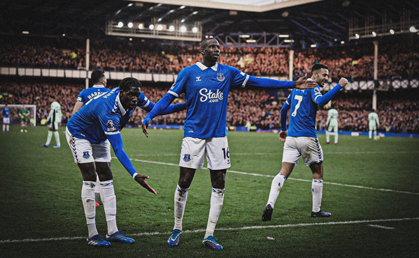 Everton Produce Spectaculoasa Revenire: Chelsea Înfrântă de Doucoure și Dobbin într-un Meci Uimitor