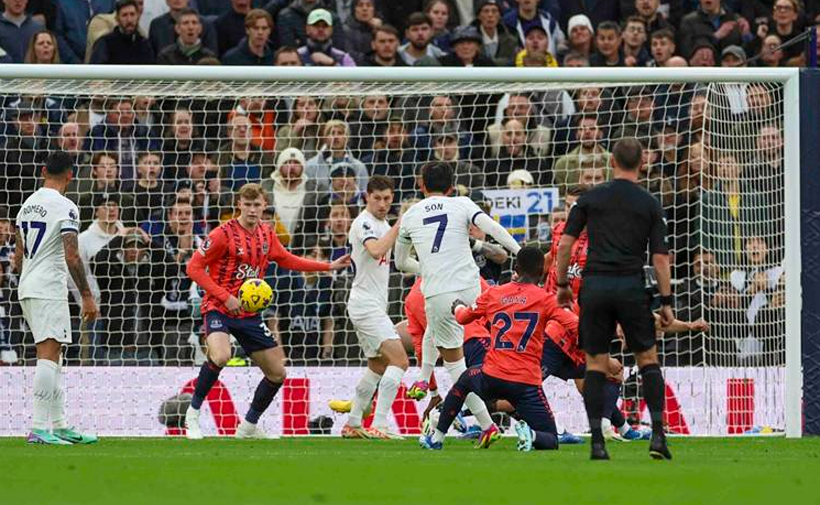 Tottenham Învinge Everton cu 2-1 într-un Meci Captivant din Premier League