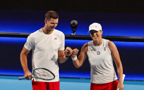 Demonstrație de Tenis: Swiatek și Hurkacz Conduc Polonia spre Victorie