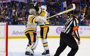 Performanță Istorică: Portarul Tristan Jarry Înscrie și Realizează 39 de Parade în Victoria Echipei Sale, Pittsburgh Penguins