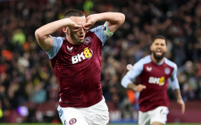 Aston Villa Continuă Miracolul cu a 15-a Victorie Consecutivă pe Teren Propriu