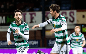 Celtic Domină pe Dens Park: Victorie Decisă de Dubla Înscrisă de Rezerva Johnston
