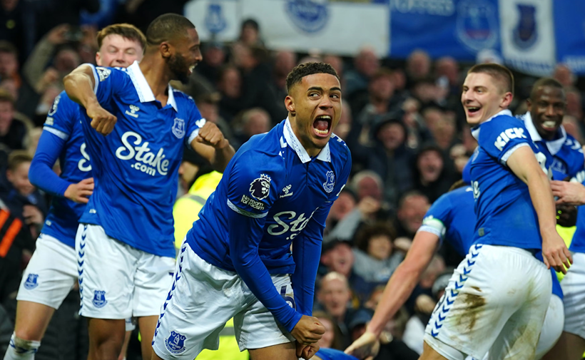 Everton Produce Spectaculoasa Revenire: Chelsea Înfrântă de Doucoure și Dobbin într-un Meci Uimitor