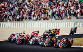 Războiul Continuă între Marco Bezzecchi și Marc Marquez în Lumea MotoGP