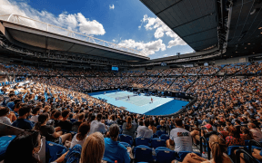 Spectacol la Australian Open: Djokovic, Sabalenka și Gauff Uimesc, Sinner și Rublev Pregătesc un Duel Epocal