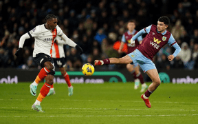 Morris Salvează Luton Town cu un Gol Controversat împotriva lui Burnley