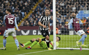 Succes Răsunător pentru Newcastle în Premiere League: 3-1 în fața lui Aston Villa