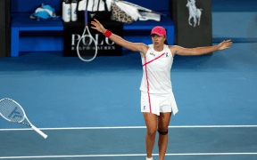Iga Swiatek se Califică în Runda a Treia la Australian Open după un Duel Spectaculos cu Danielle Collins