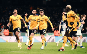 Dramă în Prelungiri: Wolves Înving la Limită pe Brentford în Cupa FA