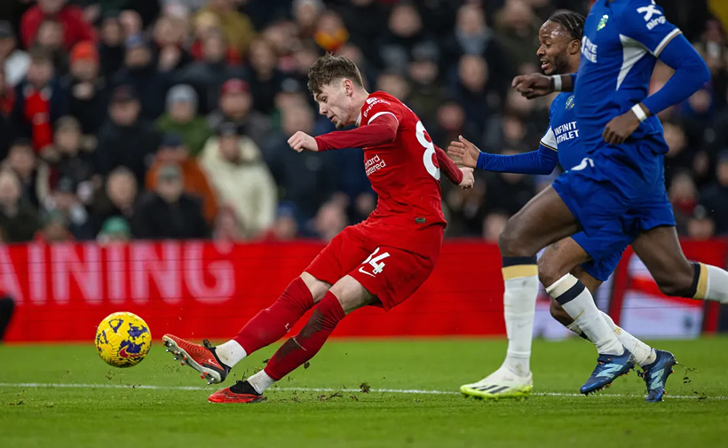 Liverpool Învinge Chelsea și Se Distanțează la 5 Puncte, Tottenham Urcă pe locul 4