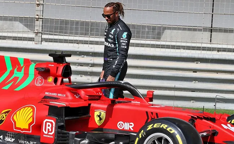 Lewis Hamilton Schimbă Culorile: De la Argintiu Mercedes la Roșu Ferrari în 2025!