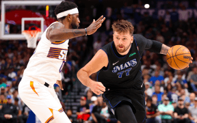 NBA: Doncic Conduce Dallas Mavericks către Un Triumf Glorios Împotriva lui Phoenix Suns!