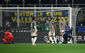 Inter Triumfă în Derby-ul Italiei: Juventus Îngenuncheată de un Autogol Decisiv