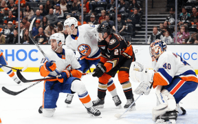 New York Islanders Umilesc Anaheim Ducks cu 6-1 în NHL