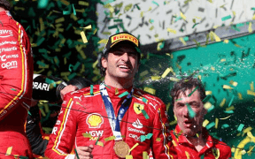 Carlos Sainz Întrerupe Dominația lui Red Bull în Formula 1