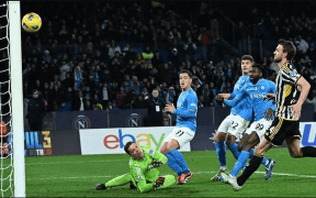 Extaz pe Stadio Maradona! Napoli Învinge Juventus cu Un Gol Târziu Marcat de Raspadori