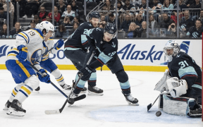 Hat Trick pentru Skinner: Sabres Zdrobesc Kraken în Lupta pentru Play-off-ul NHL