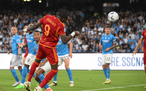Napoli și AS Roma Remizează 2-2 în Serie A: Lupta pentru Locurile Europene Se Întețește