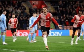 Bătălia pentru Promovare Continuă în Championship: Leeds Remizează și Southampton Triumfă în Dueluri Tensionate