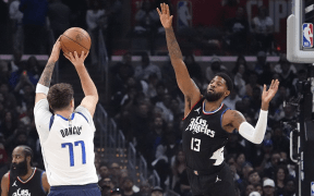 Reviriment în Play-off-ul NBA: Mavericks Egalează Scorul cu Clippers