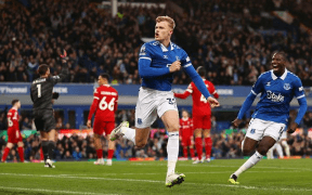 Everton Uimește Liverpool într-o Victorie Istorică pentru Supraviețuire