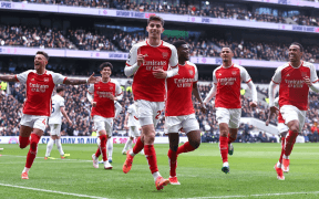 Derby Electrizant în Premier League: Arsenal Își Menține Avantajul în Fruntea Clasamentului