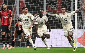 Europa League: AS Roma Surprinde AC Milan cu Un Supergol, Leverkusen și Benfica Triumfă