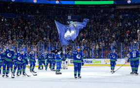 Performanță Excepțională în NHL! Vancouver Canucks Obțin Titlul Diviziei Pacificului Cu O Victorie Convingătoare