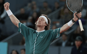 Andrey Rublev Înlătură Visul lui Carlos Alcaraz la Madrid Open, Jannik Sinner Se Retrage