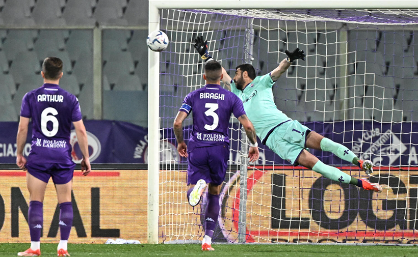 Fiorentina și Napoli Remizează Într-un Meci Spectaculos cu Patru Goluri