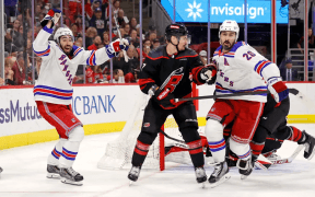 Hat-Trick Spectaculos al lui Chris Kreider în Victoria lui New York Rangers, 5-3 cu Carolina Hurricanes