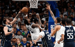 Boston Celtics și Dallas Mavericks Domină Conferințele NBA: Victorii în Meciurile Cheie din Play-off