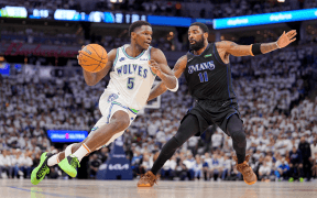NBA: Timberwolves Triumfă în Meciul 4 și Continuă Lupta în Finala Conferinței de Vest