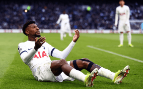 Vânzarea lui Emerson Royal: Decizia lui Tottenham Înainte de Fereastra de Transfer