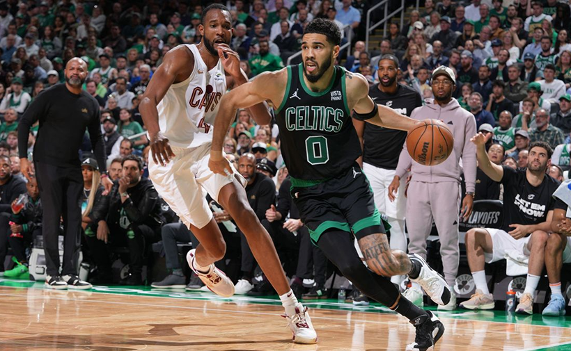 Victorie Dramatică pentru Boston Celtics Împotriva lui Indiana Pacers: Început Exploziv al Finalei Conferinței de Est a NBA