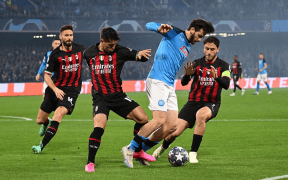 Duel Fierbinte pentru Noul Contract al Georgianului Kvaratskhelia: Napoli vs. Barcelona