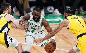 Victorie Dramatică pentru Boston Celtics Împotriva lui Indiana Pacers: Început Exploziv al Finalei Conferinței de Est a NBA