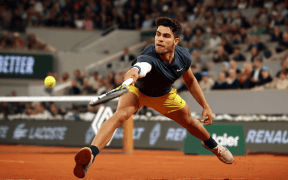 Alcaraz și Tsitsipas Încântă la Roland Garros în Spectacole de Tenis Memorabile